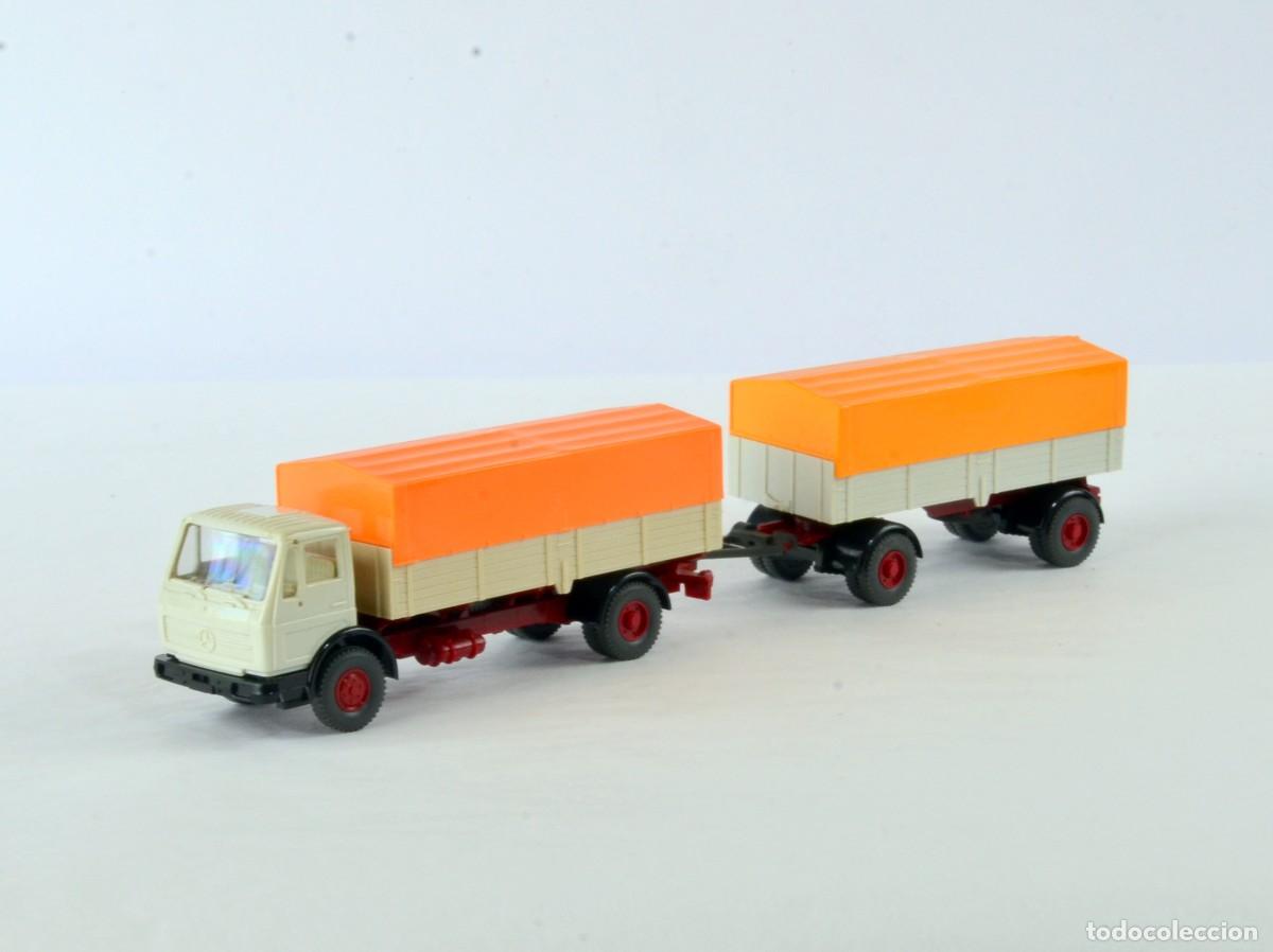 Coches a escala: Wiking Escala 1:87 H0 Antiguo Cami&oacute;n Mercedes Benz NG 1617 / 1619 con Remolque Lona Naranja