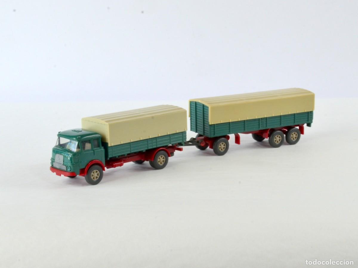 Coches a escala: Wiking Escala 1:87 H0 Cami&oacute;n Krupp 806 con Remolque de Tres Ejes Verde