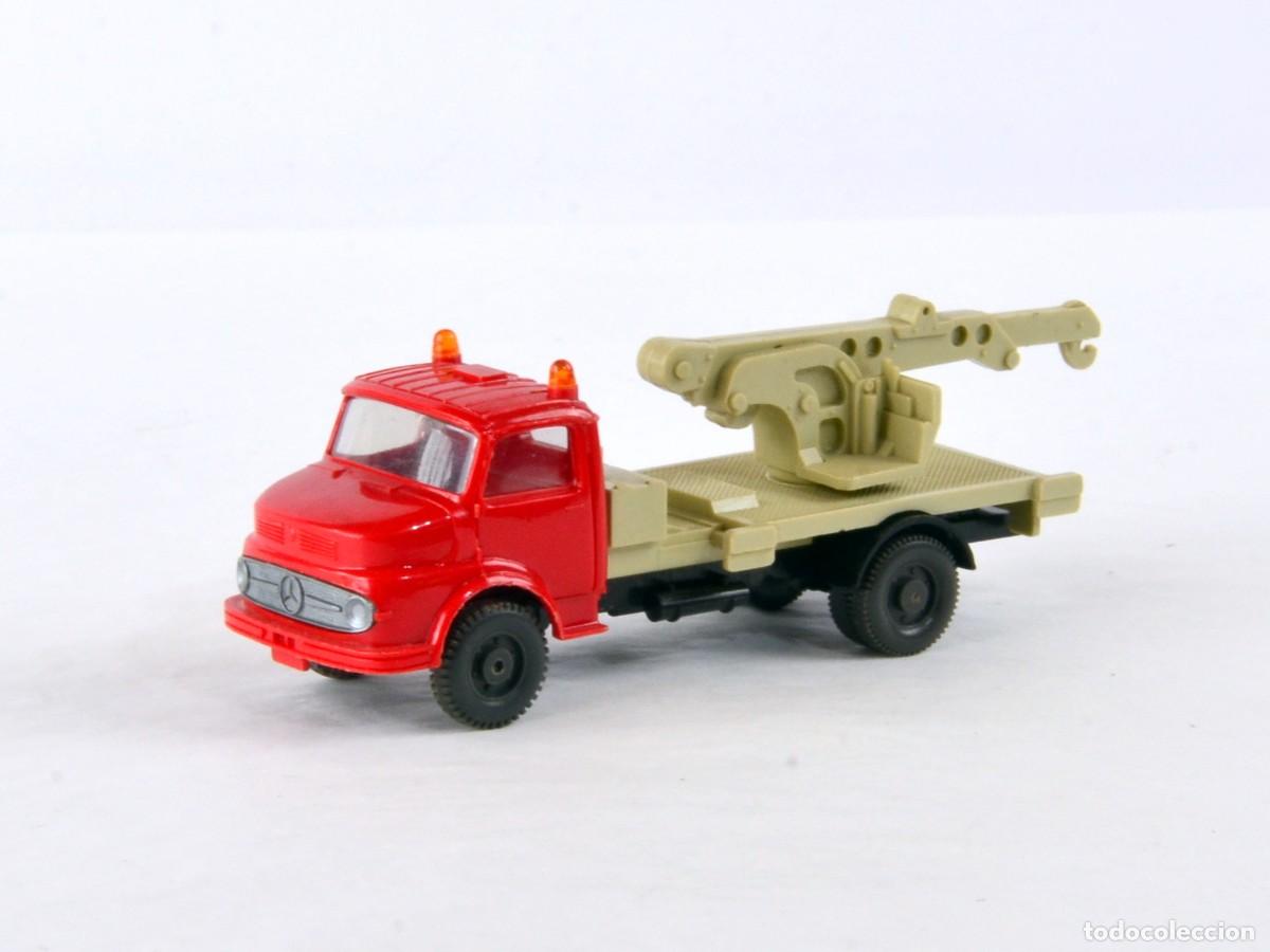Coches a escala: Wiking Escala 1:87 H0 Antiguo Cami&oacute;n gr&uacute;a Mercedes Benz L1413 1969 - 74