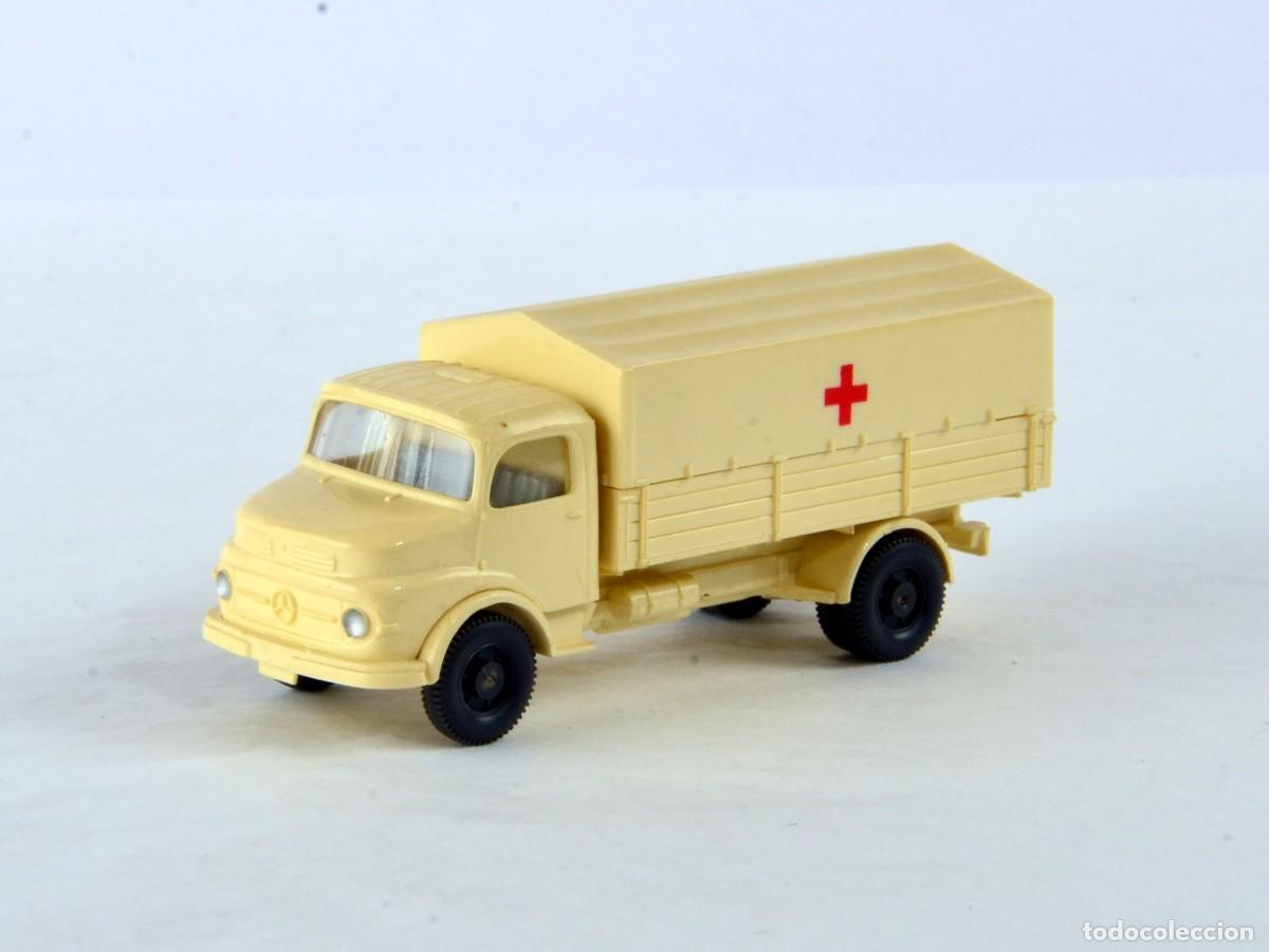 Coches a escala: Wiking Escala 1:87 H0 Cami&oacute;n Mercedes Benz L1413 Cruz Roja