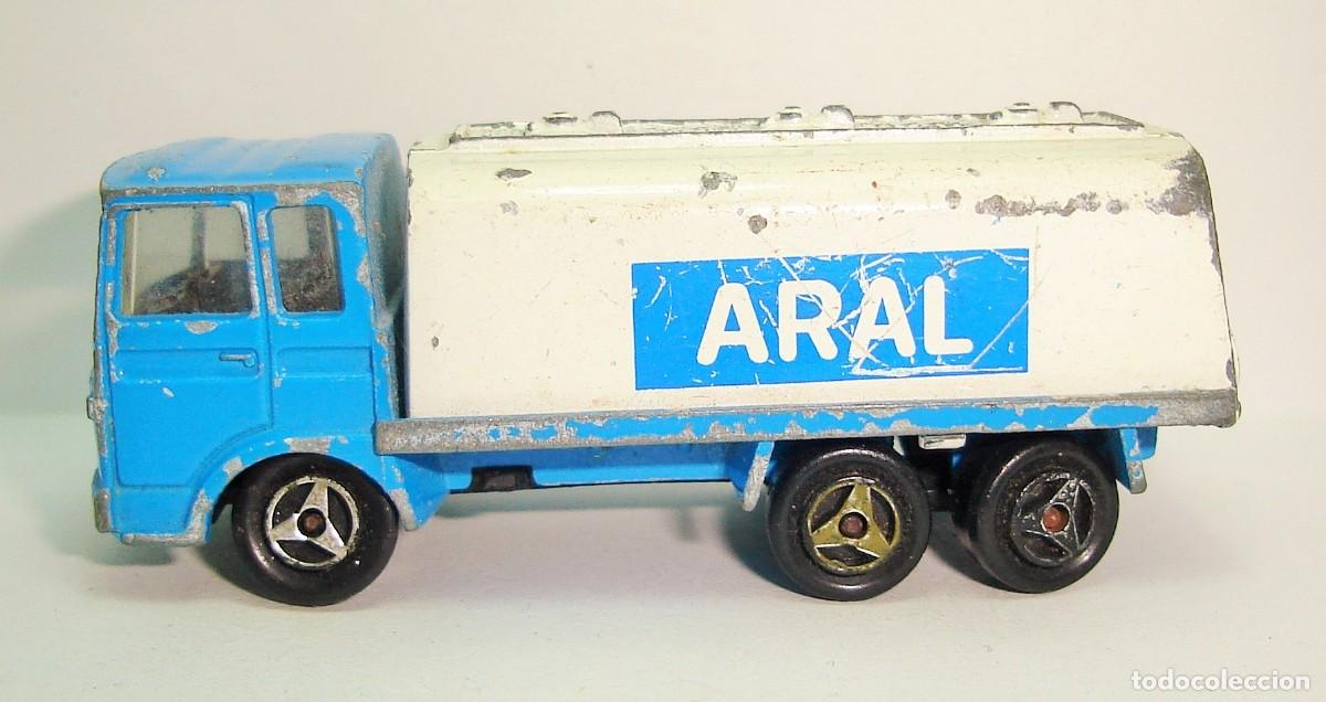 Coches a escala: CAMION SAVIEM CISTERNA ARAL MAJORETTE ESCALA 1:100 LOTE 69
