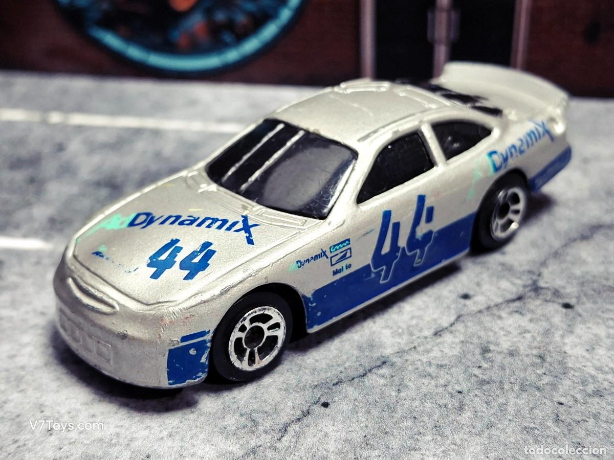 Coches a escala: Ford Taurus Maisto 1/64
