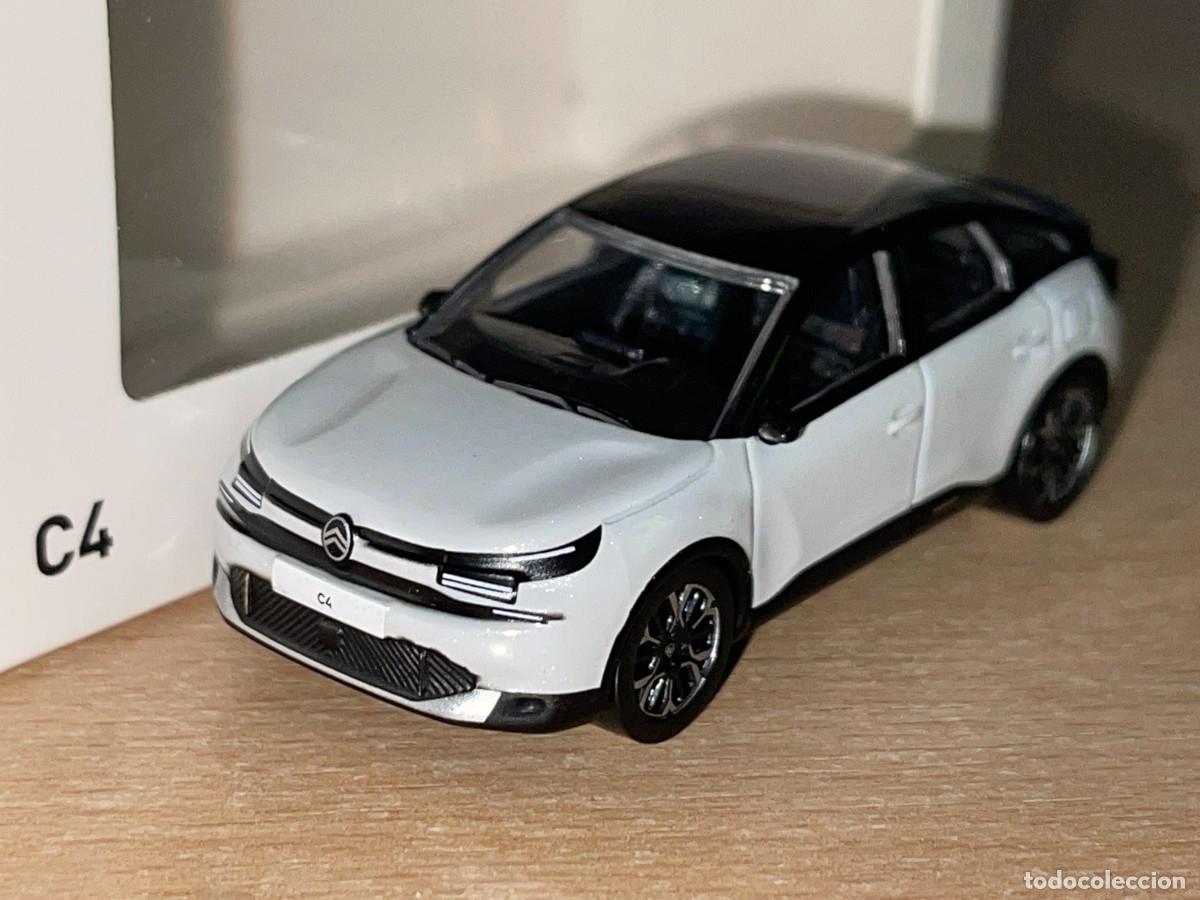 Coches a escala: Norev coche Citro&euml;n C4 2025 new version white & black 1:64 die-cast metal car escala 1/64