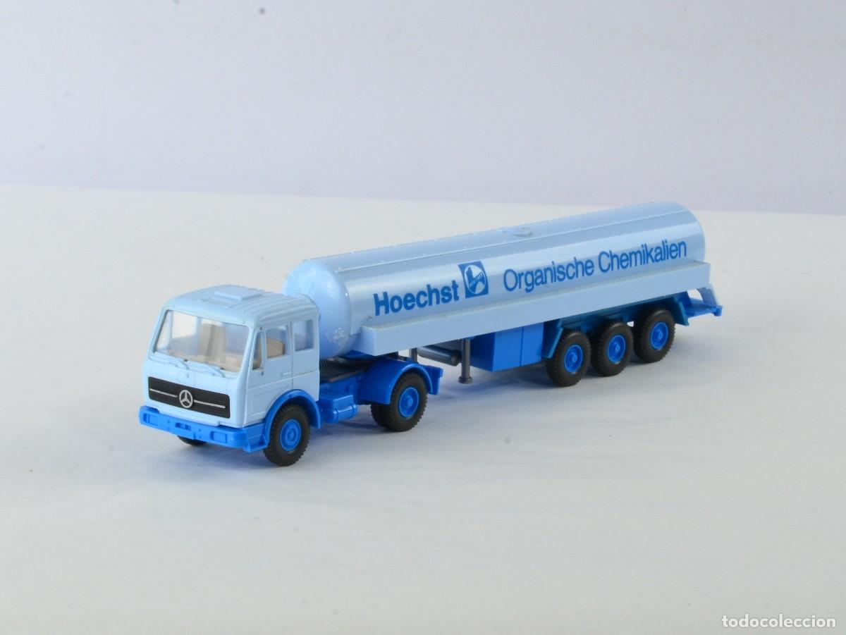 Coches a escala: Wiking Escala 1:87 H0 Cami&oacute;n Artic Cisterna Mercedes Benz NG Hoechst Organische Chemie