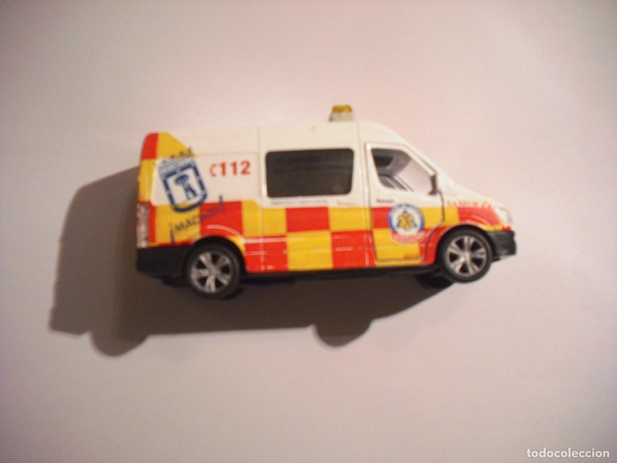 Coches a escala: AMBULANCIA SAMUR 112, MADRID GT. 3957