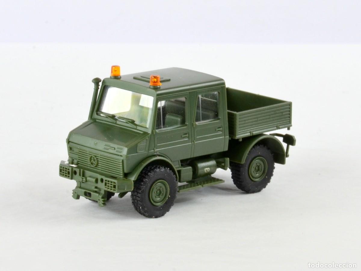 Coches a escala: Roco Minitanks Escala 1:87 H0 654 Unimog U1250L Militar Cabina Doble Impecable con Caja