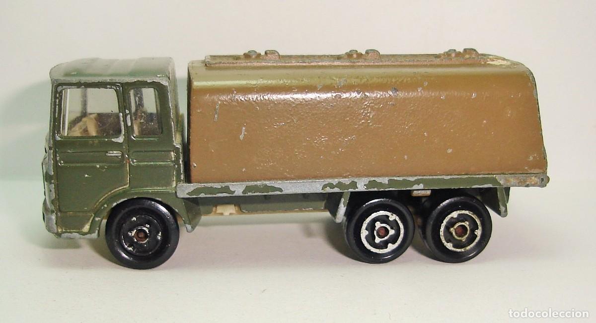 Coches a escala: CAMION SAVIEM CISTERNA MILITAR MAJORETTE ESCALA 1:100 LOTE 504