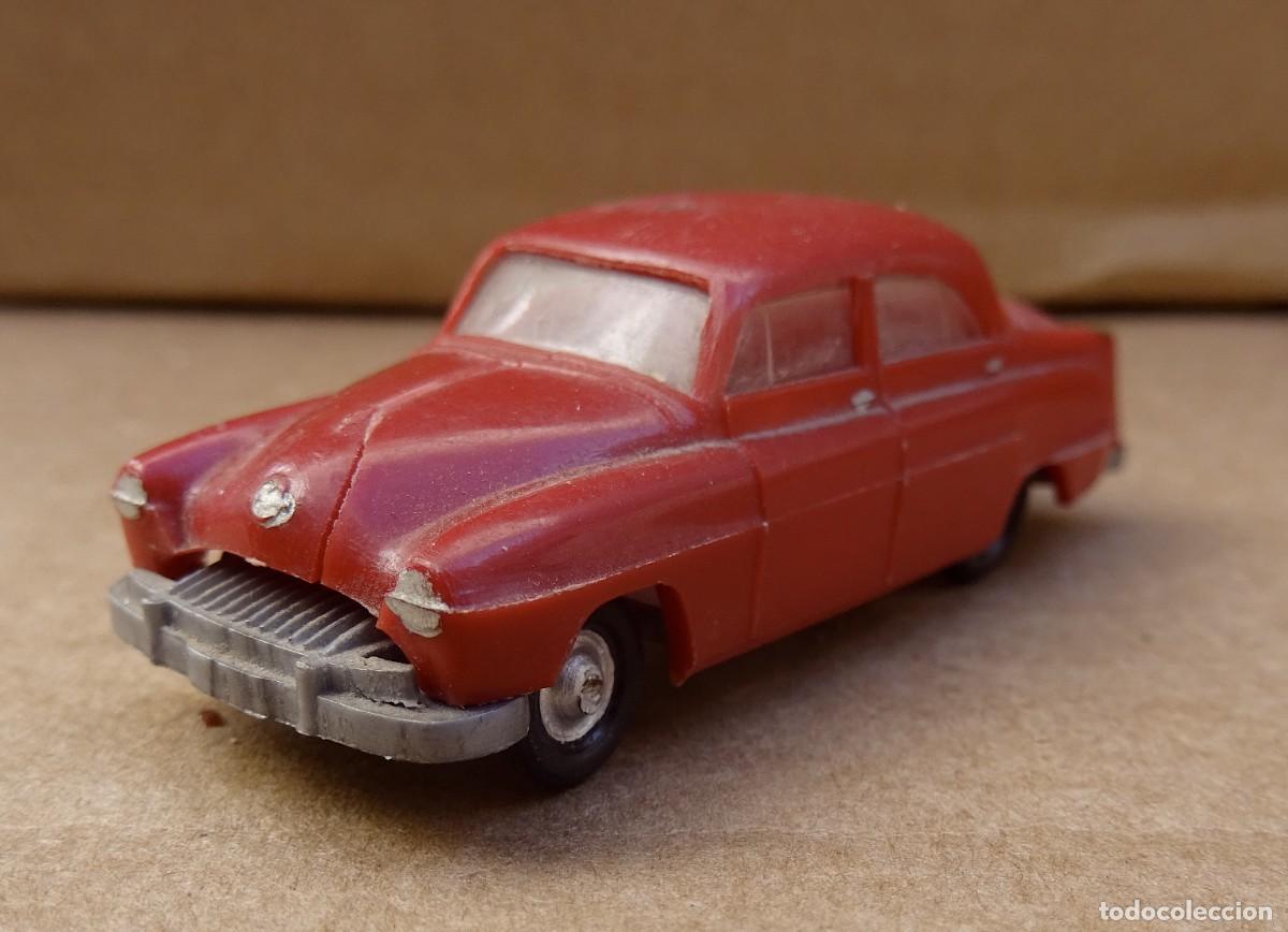 Coches a escala: EKO OPEL KAPITAN 1954 Granate pastel 1/88