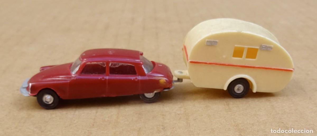 Coches a escala: EKO Citroen DS 19 con caravana