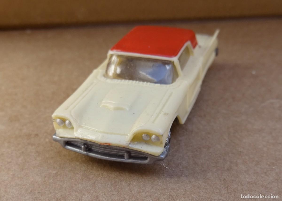Coches a escala: EKO FORD Thunderbird Beige