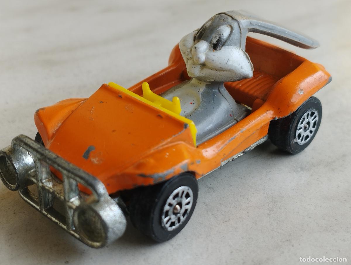 Coches a escala: BUGGY VOLKSWAGEN WARNER BROS PELICULA MU&Ntilde;ECO BUGS BUNNY CORGI JUNIORS 1,64