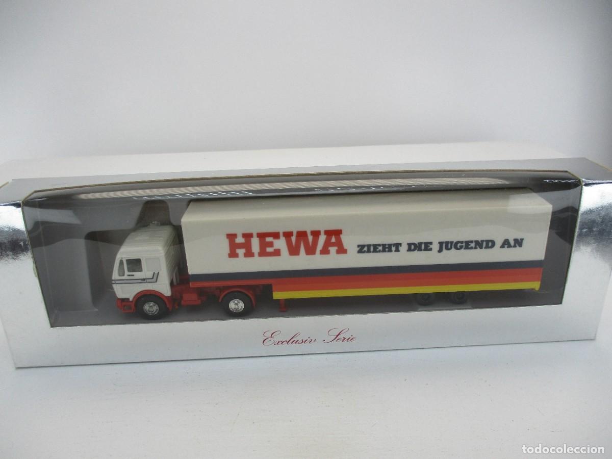 Auto in scala: CAMION HERPA 1:87 REF LIBR