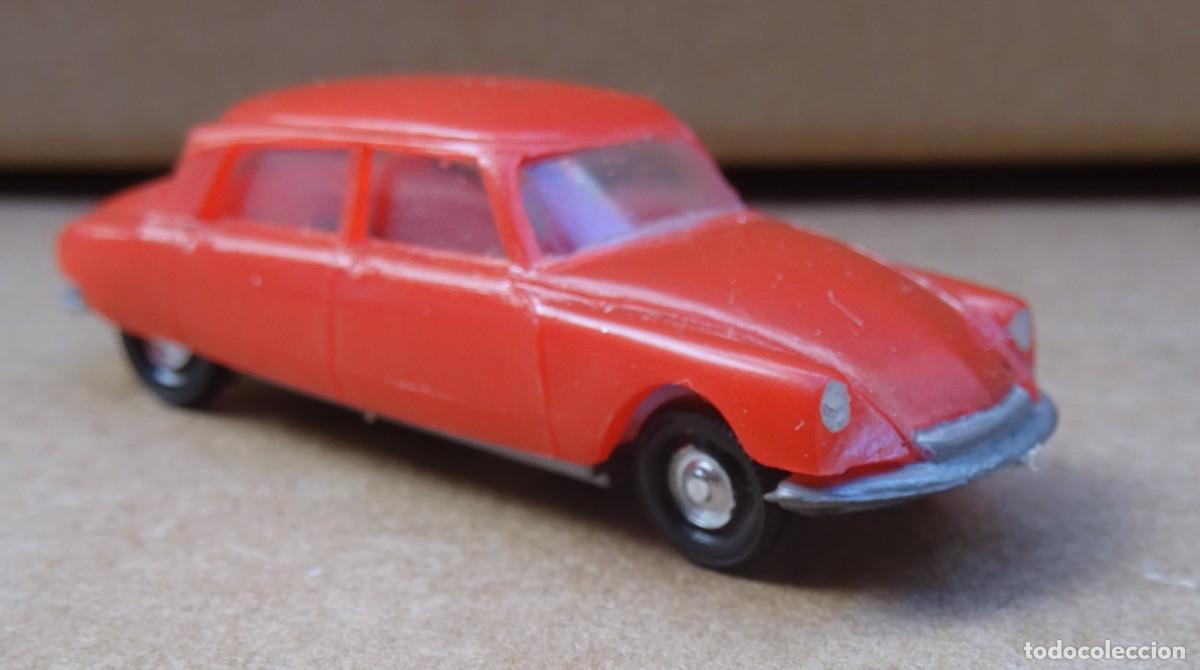 Coches a escala: EKO CITROEN DS 19 Rojo 1/88 escala