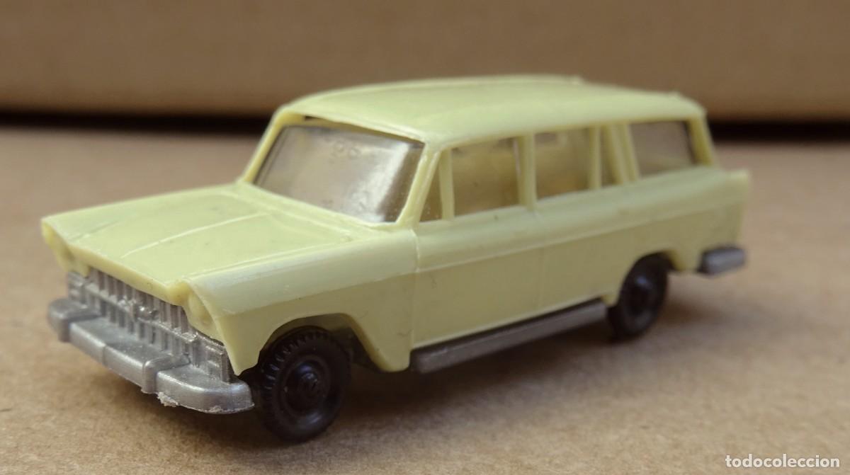 Coches a escala: EKO FIAT 1800 FAMILIAR verde oliva claro