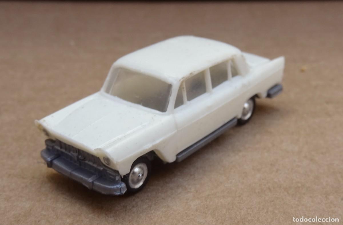 Coches a escala: EKO SEAT 1500 Blanco pastel