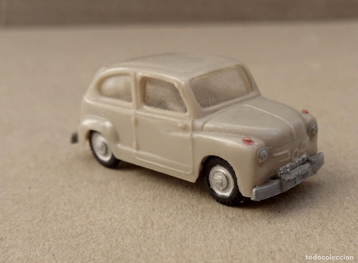 Coches a escala: EKO SEAT 600 Beige oscuro