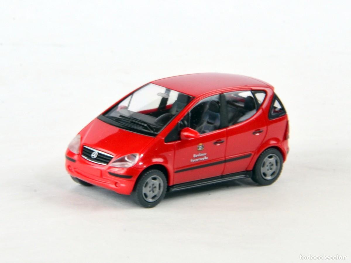 Coches a escala: Wiking Escala 1:87 H0 Mercedes Benz Clase A Bomberos Berlin Impecable con Caja