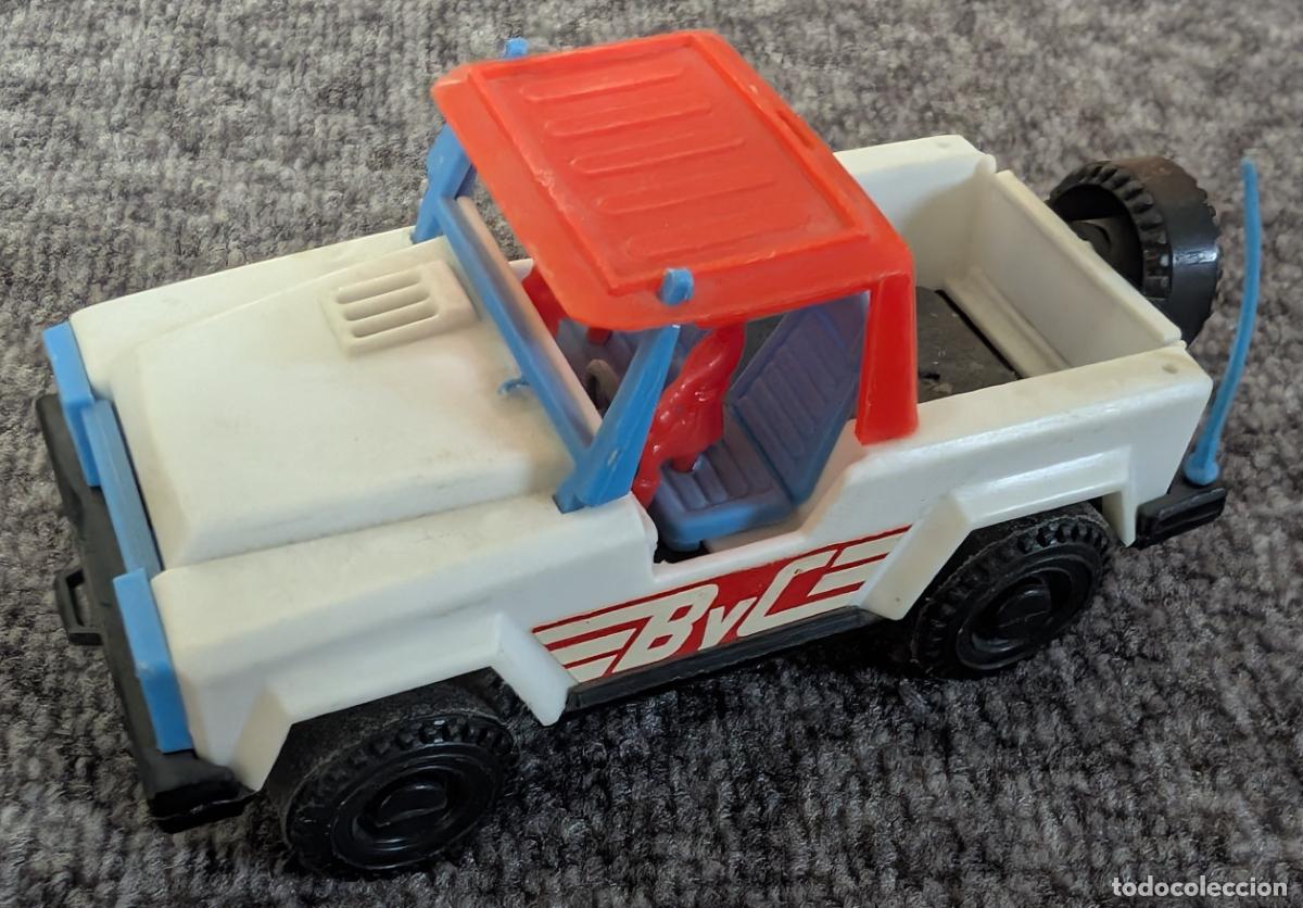 Coches a escala: Jeep de pl&aacute;stico - BULLYCAN &iexcl;A&ntilde;os 70!