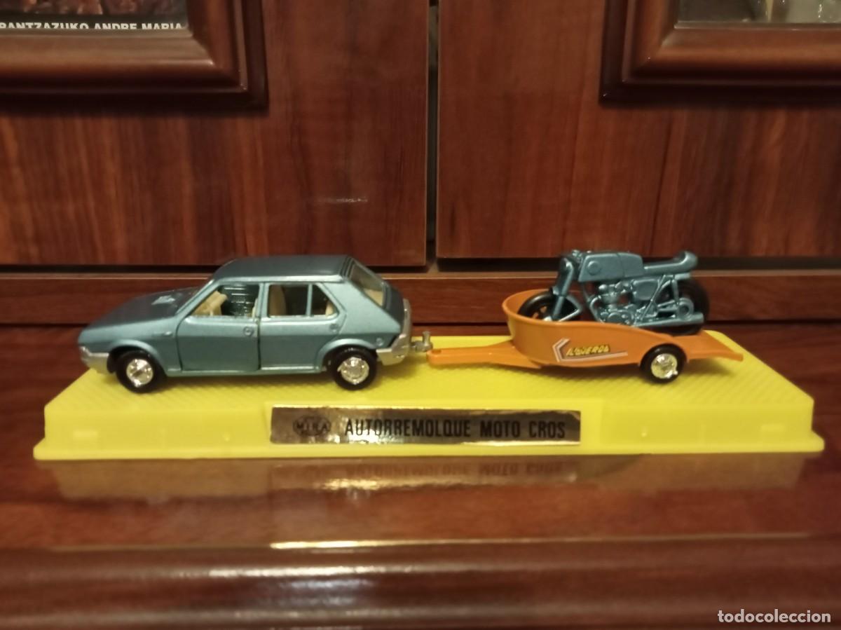Coches a escala: Mira Autorremolque moto cros