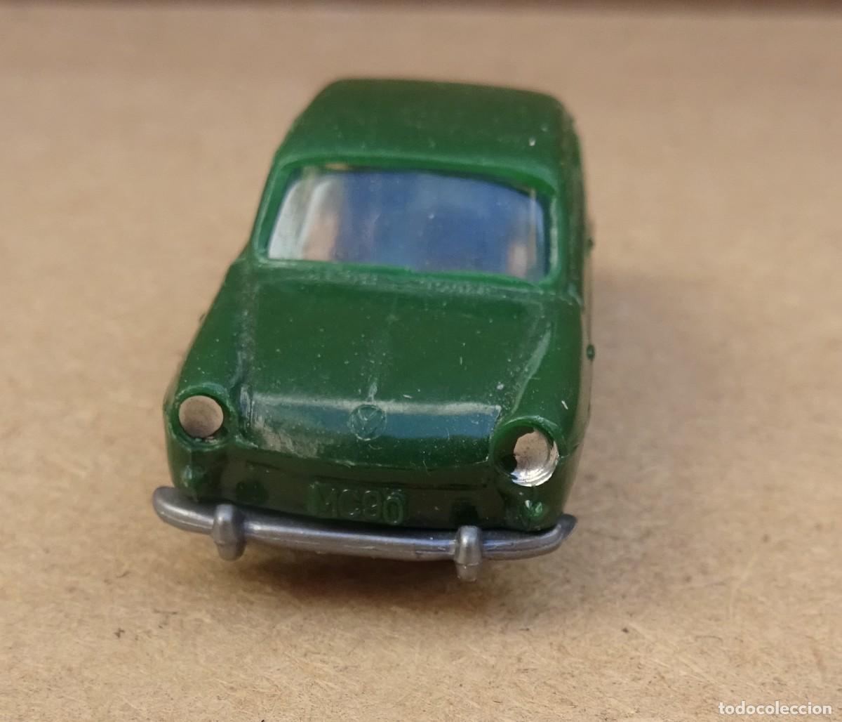 Coches a escala: EKO WOLSKWAGEN 1500 Verde oscuro 1/86 Escala