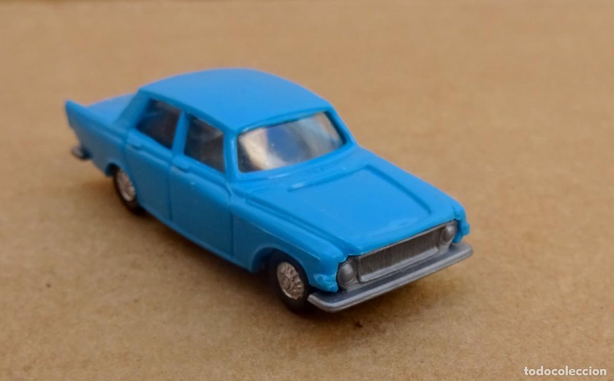 Coches a escala: EKO 2071 Ford Zephyr azul 1/86 Escala