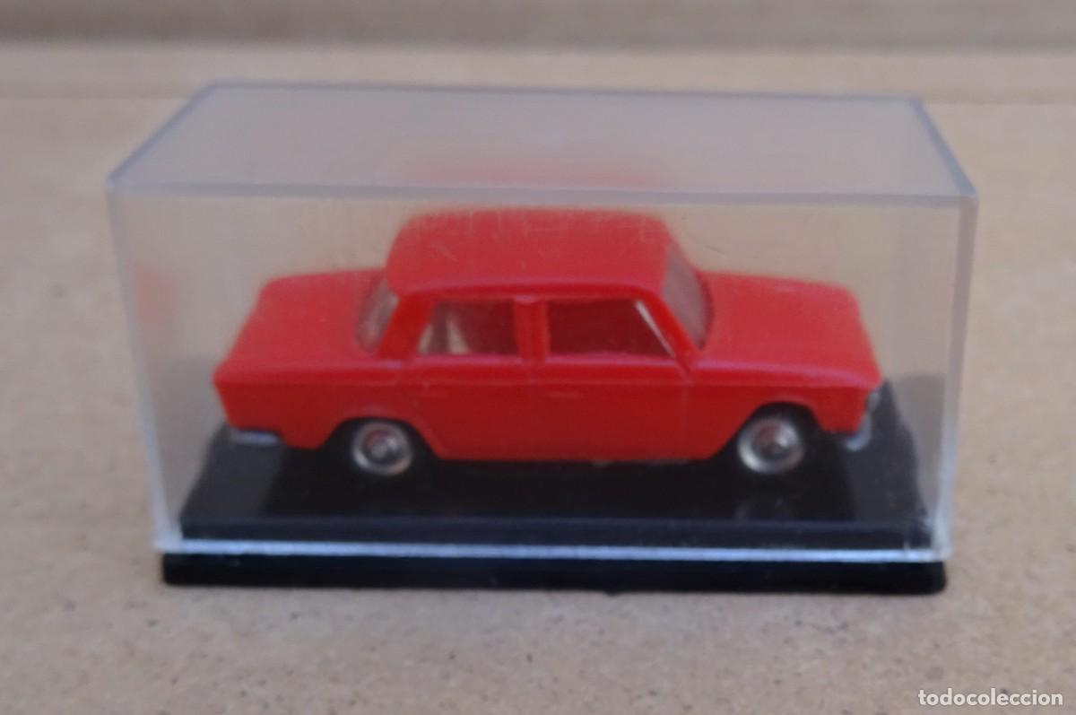 Coches a escala: SEAT Fiat 1500 rojo pastel 1/86 Escala con caja