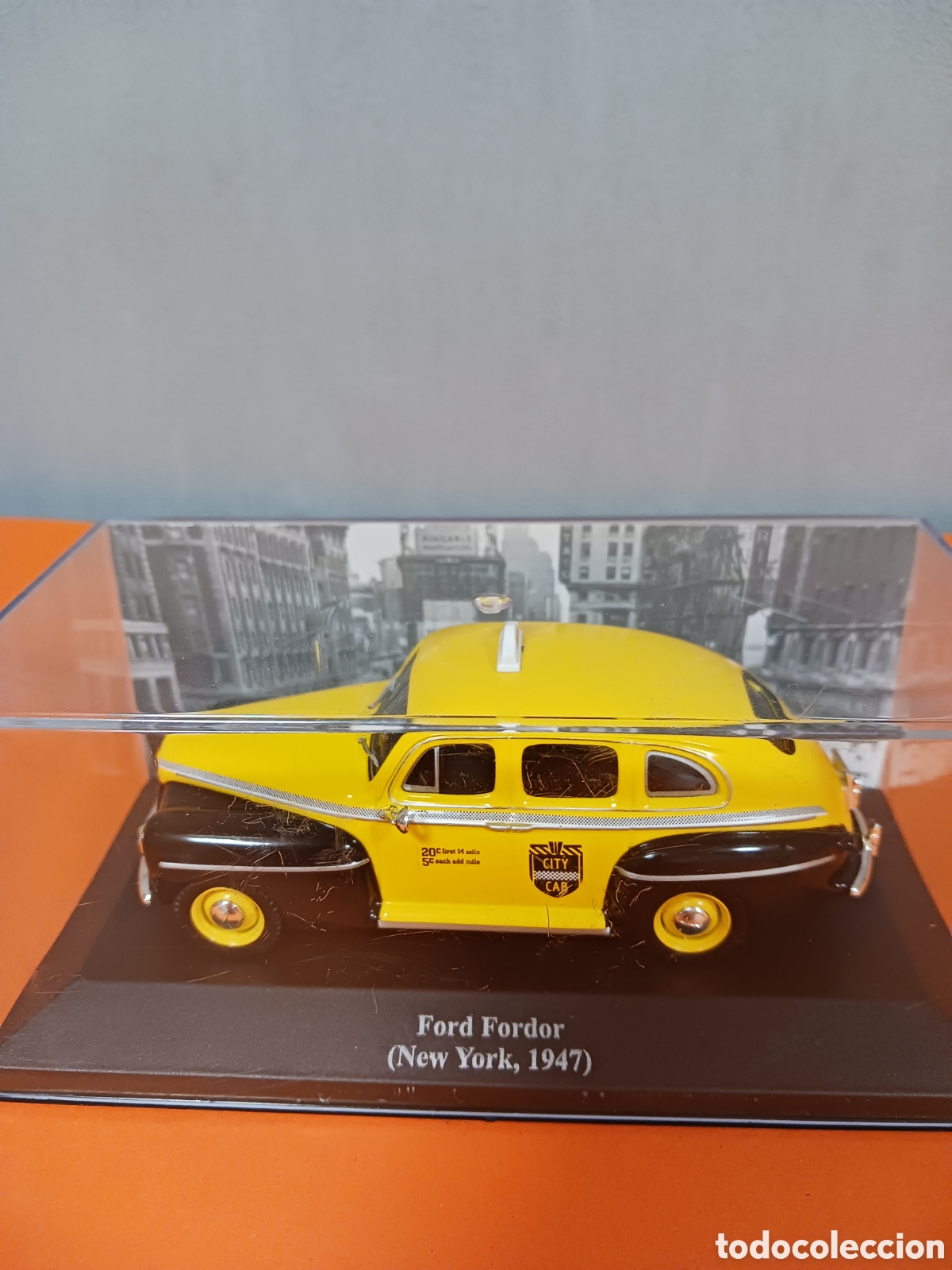 Coches a escala: Ford Fordor Sedan ( New York 1947)