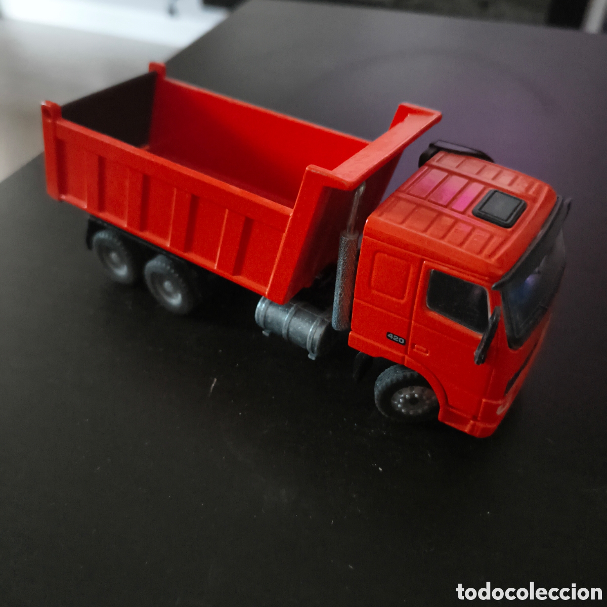 Coches a escala: CAMION DUMPER VOLQUETE OBRAS VOLVO FH 12 DE JOAL 1,50