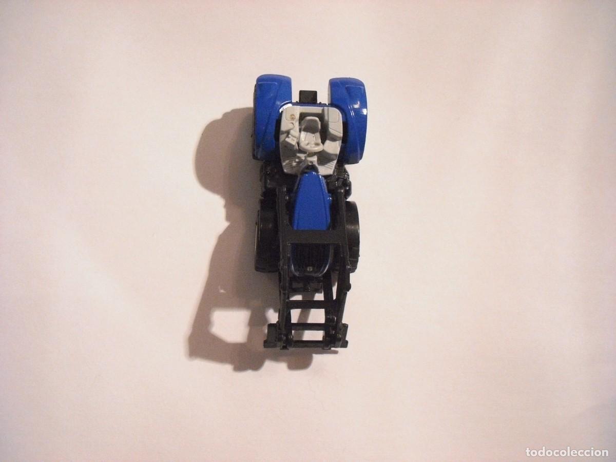 Coches a escala: SIKU 1544. TRACTOR NEW HOLLAND CON HORQUILLA