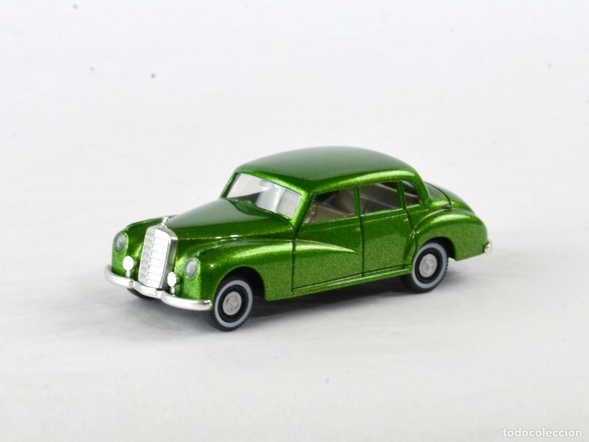 Coches a escala: Wiking Escala 1:87 H0 Mercedes Benz 300 Verde Metalizado