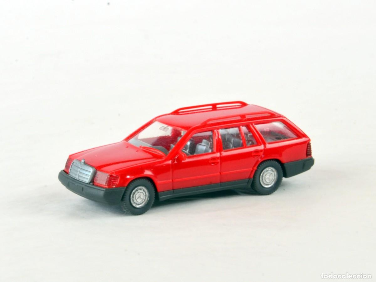 Coches a escala: Wiking Escala 1:87 H0 Mercedes Benz 230TE / 124 rojo