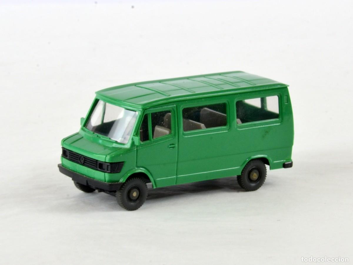 Coches a escala: Wiking Escala 1:87 H0 Mercedes Benz 207D Microb&uacute;s Verde