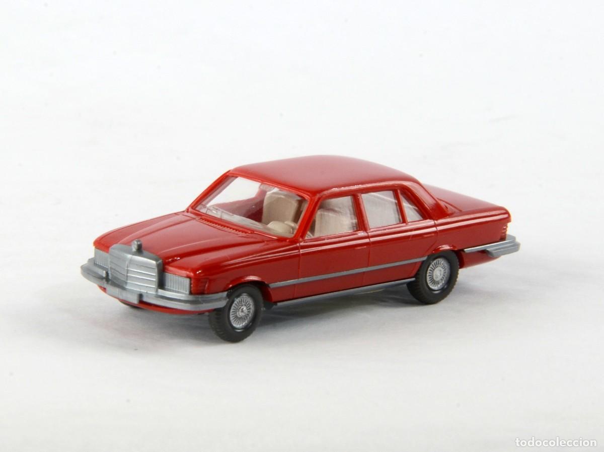 Coches a escala: Wiking Escala 1:87 H0 Mercedes Benz 450SE rojo con etiqueta