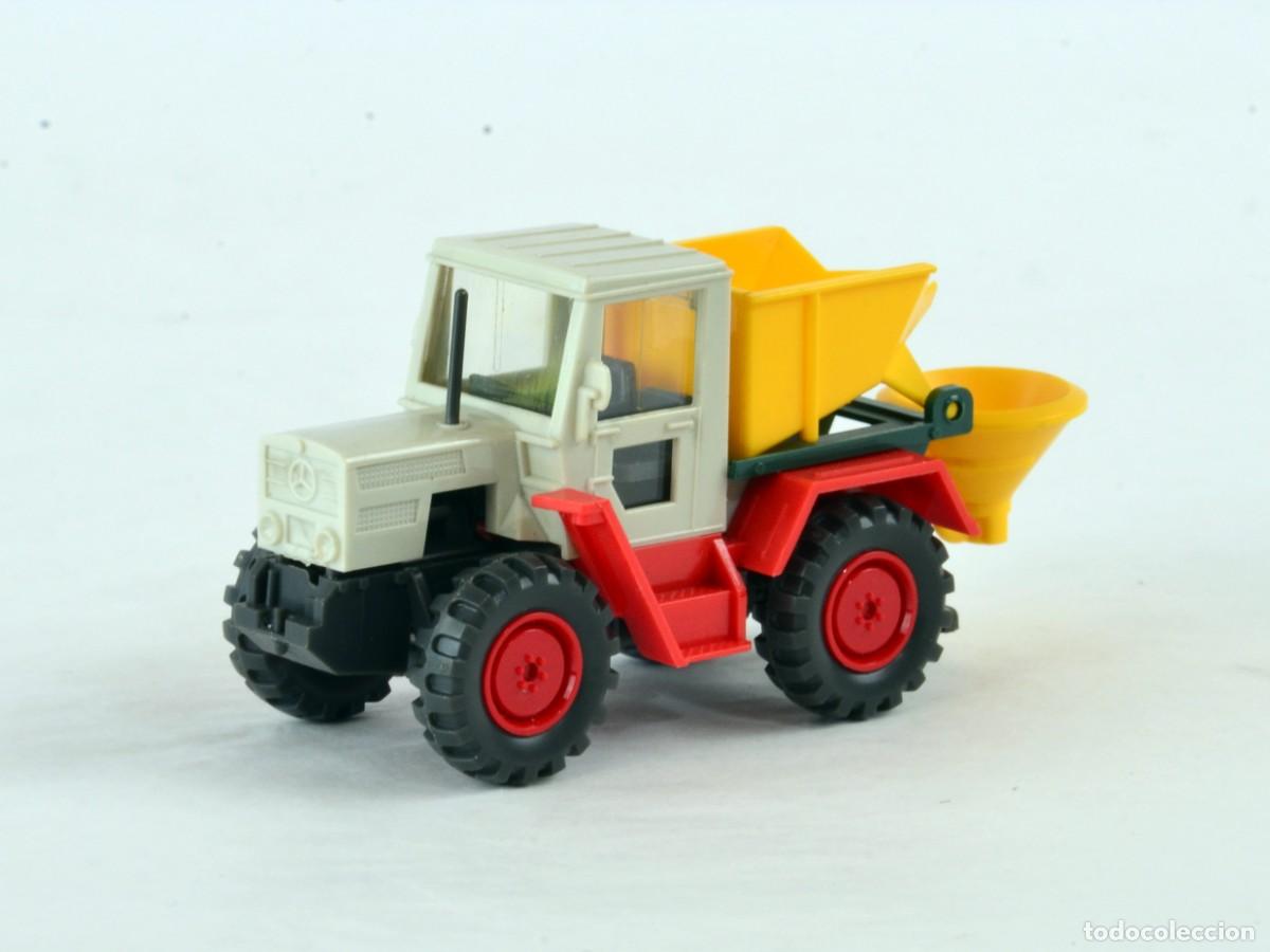Coches a escala: Wiking Escala 1:87 H0 Tractor MB-Trac 700 con Esparcidor de Fertilizantes
