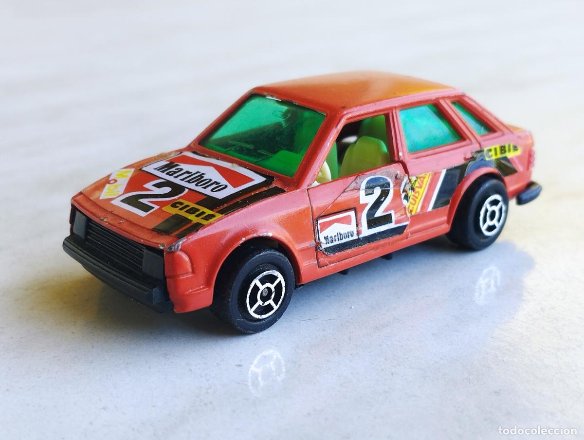 Carros em escala: FORD ESCORT ROJO RALLYE DE GUISVAL CAMPEON 1,64 ULTIMA SERIE