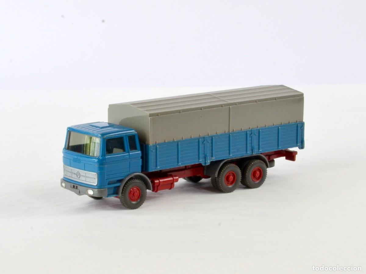 Coches a escala: Wiking Escala 1:87 H0 Antiguo Cami&oacute;n Mercedes Benz LP2223 con lona