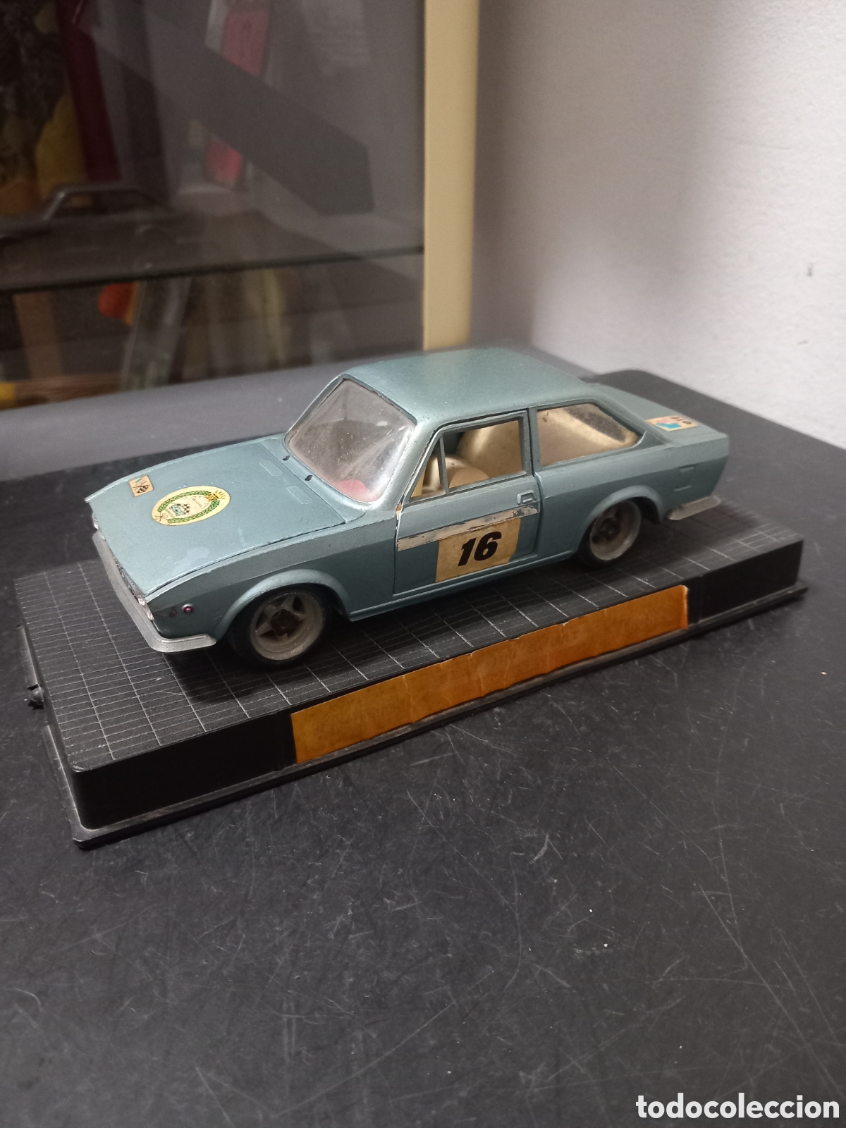 Coches a escala: ANTIGUO FIAT 124 SPORT 1800 NACORAL ORIGINAL EN PEANA