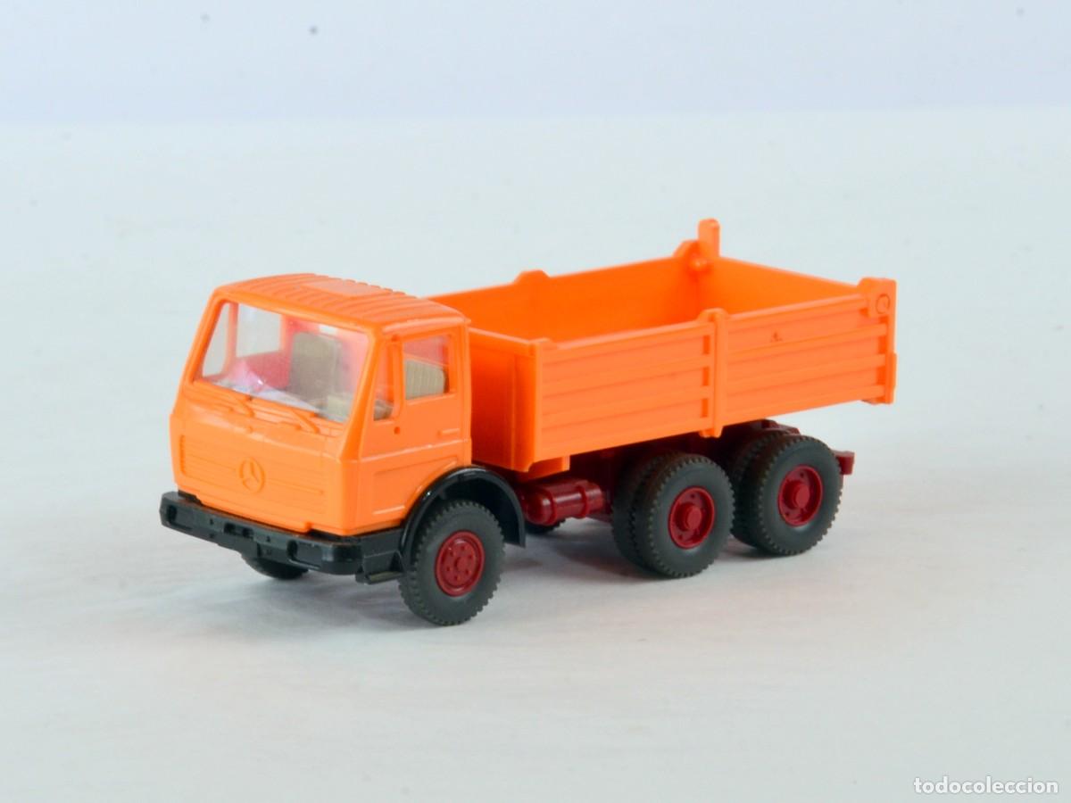 Coches a escala: Wiking Escala 1:87 H0 Cami&oacute;n Volquete Mercedes Benz NG
