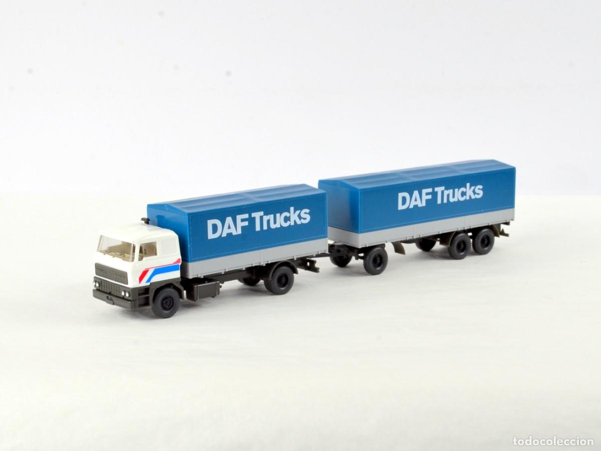 Coches a escala: Wiking Escala 1:87 H0 Cami&oacute;n DAF 3300 con Remolque DAF Trucks