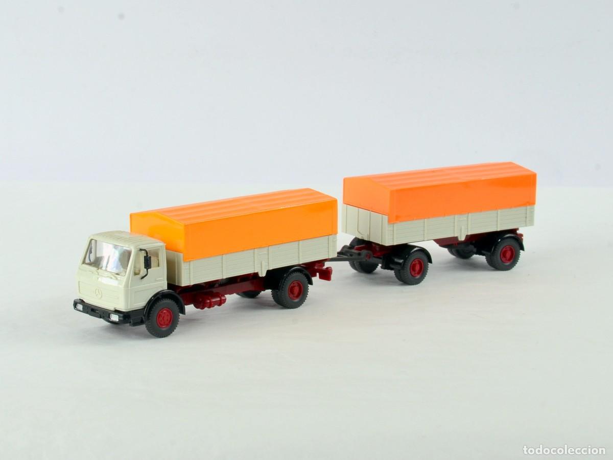 Coches a escala: Wiking Escala 1:87 H0 Antiguo Cami&oacute;n Mercedes Benz NG 1017 con Remolque Lona Naranja