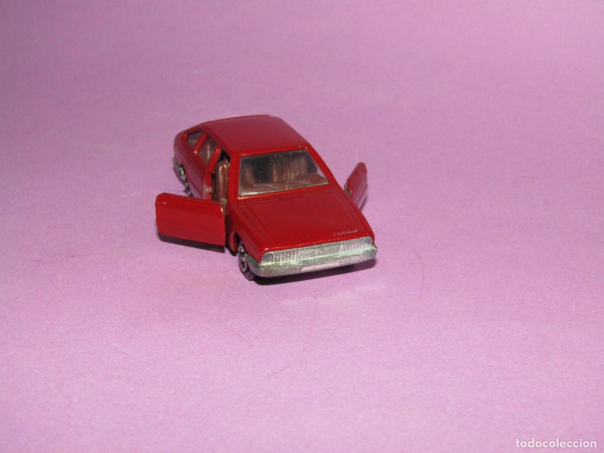 Coches a escala: Antiguo CHRYSLER 150 GLS Met&aacute;lico Diecast en Escala 1/64 de Miniaturas en Metal MIRA de Ibi