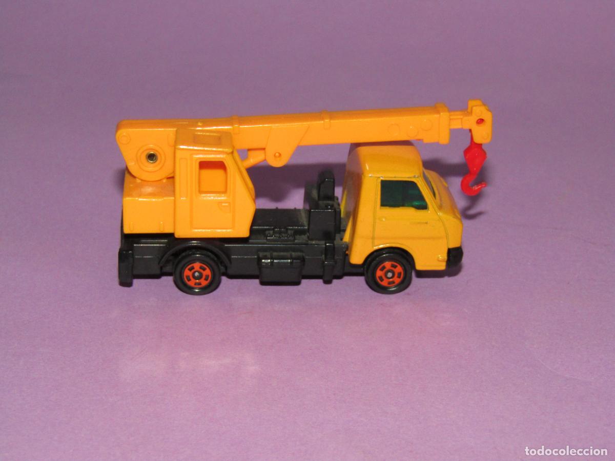 Model Cars: Antigua Camioneta Gr&uacute;a ISUZU Diecast en Escala 1/72 TOMICA Fabricada en JAP&Oacute;N por TOMY A&ntilde;os 1970s.