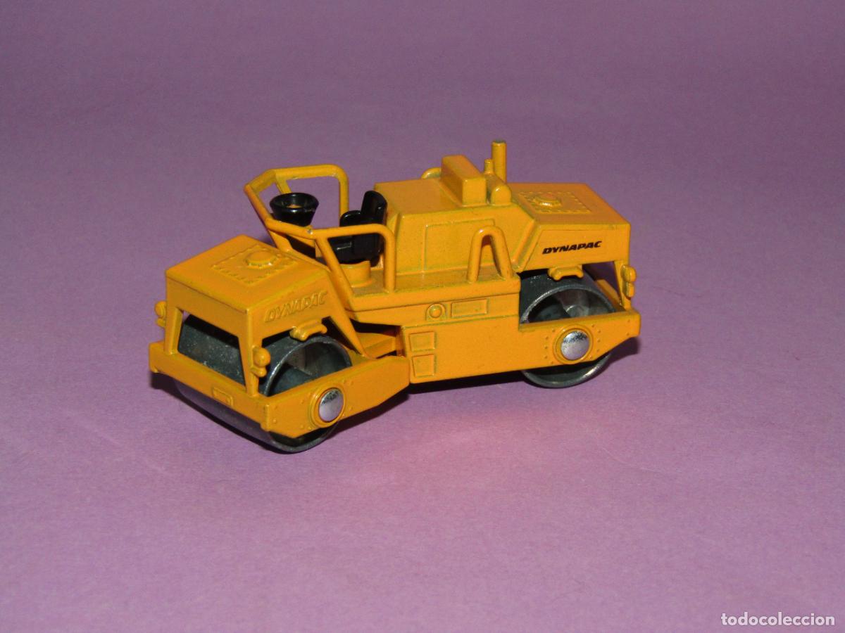 Model Cars: Antigua Apisonadora Articulada DYNAPAC CC21 Diecast Escala 1/62 TOMICA Fabricada en JAP&Oacute;N por TOMY