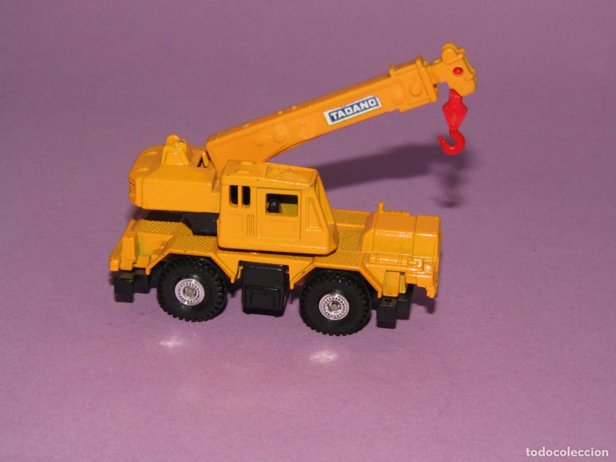 Coches a escala: Antigua Gr&uacute;a TADANO ROUGH TERRAIN CRANE Diecast Escala 1/96 TOMICA Fabricada en JAP&Oacute;N por TOMY