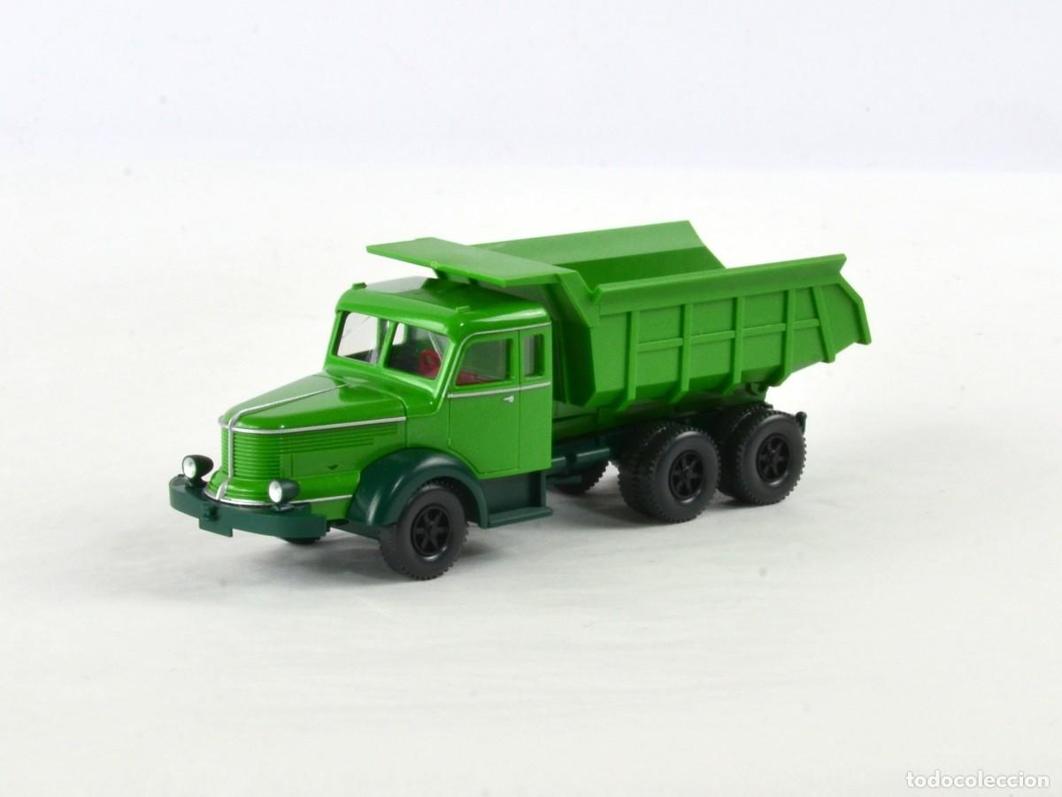 Coches a escala: Wiking Escala 1:87 H0 Cami&oacute;n Volquete Krupp Titan Verde