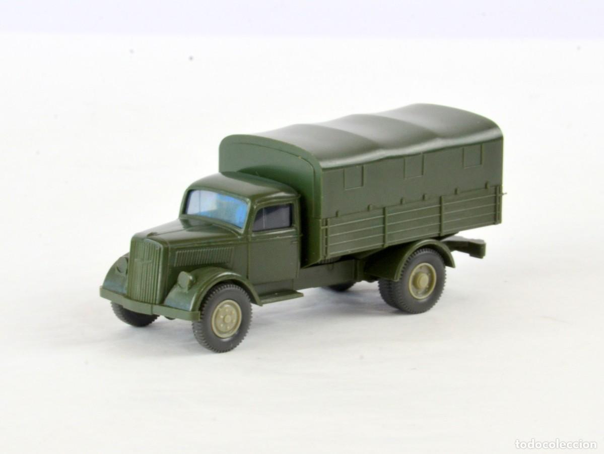 Coches a escala: Wiking Escala 1:87 H0 Cami&oacute;n Opel Blitz Militar Plataforma con Lona