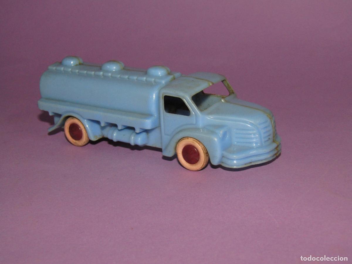 Coches a escala: Antiguo Cami&oacute;n a Fricci&oacute;n de Pl&aacute;stico R&iacute;gido, Goma y Metal