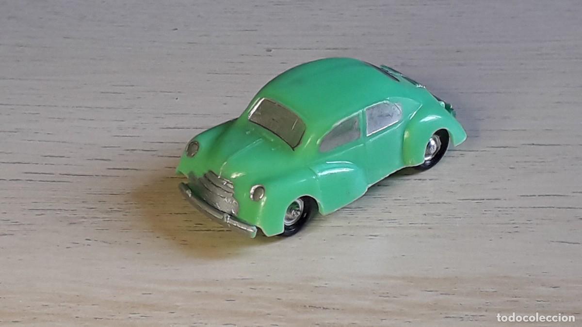 Coches a escala: Renault 4cv #2005 unverglast, pl&aacute;stico esc. 1/88 H0 1/87, Eko made in Spain, original a&ntilde;os 60.