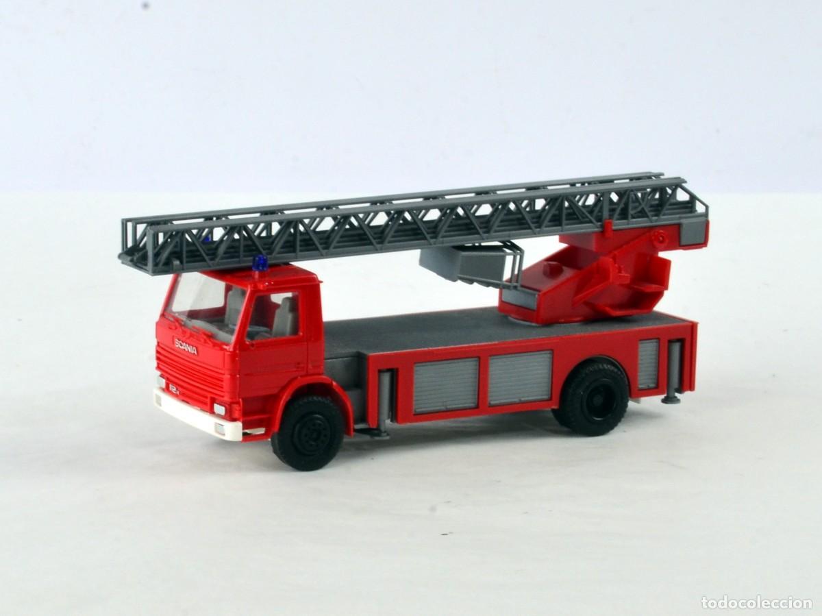 Coches a escala: Herpa Escala 1:87 H0 Cami&oacute;n Bomberos Metz Escalera Scania 112H