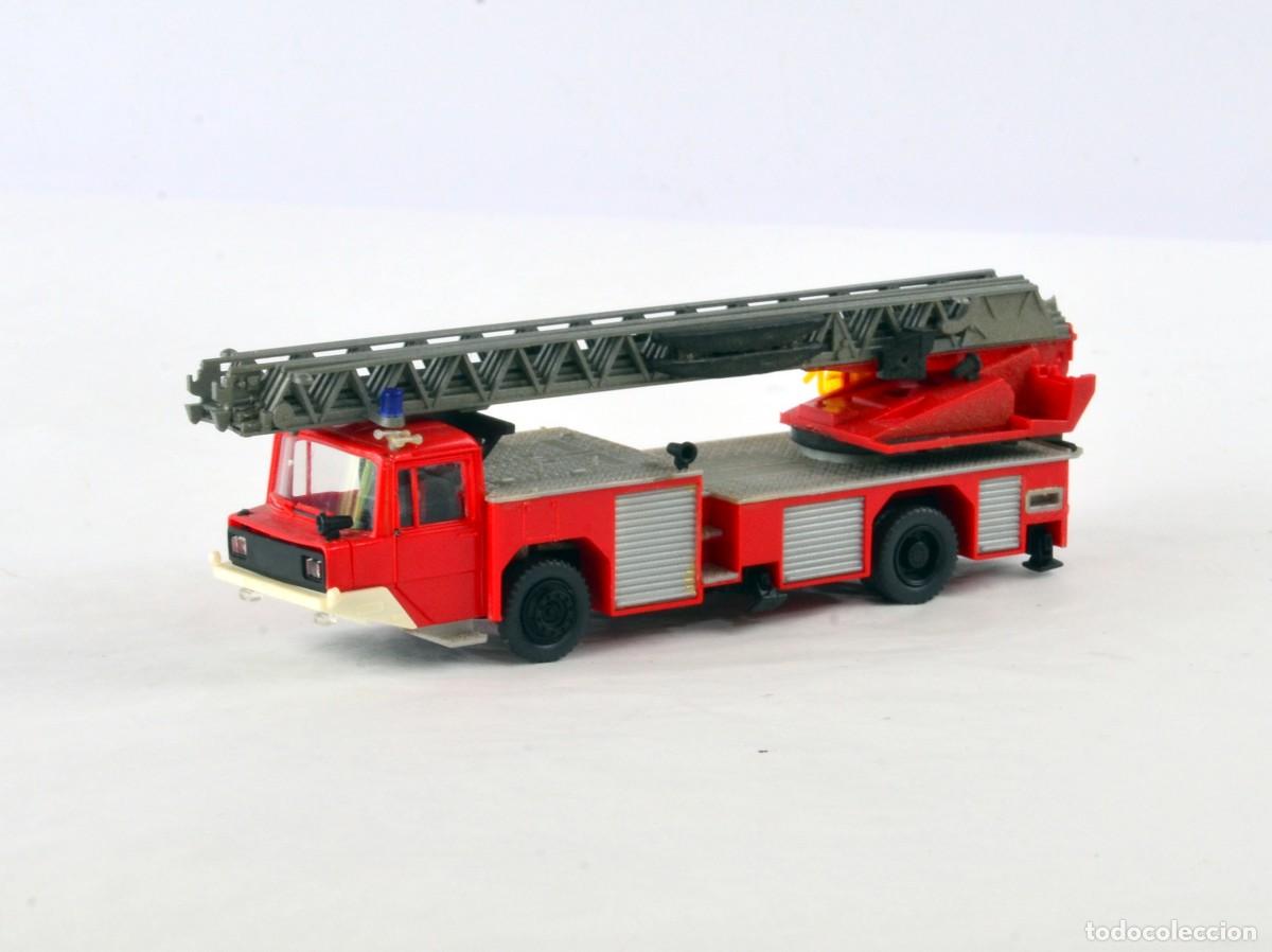 Coches a escala: Preiser Escala 1:87 H0 Cami&oacute;n de Bomberos Magirus Deutz DLK 23-12